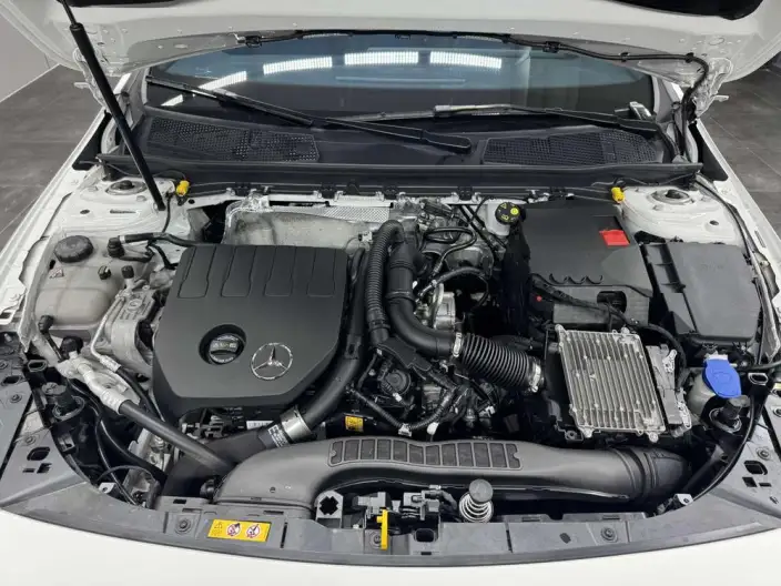 Mercedes-Benz A-class 2025 Model A 200 L Fashion Edition – фото 8