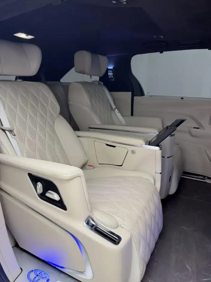 Toyota Sienna 2023 Model Hybrid 2.5L Comfort Edition – фото 10