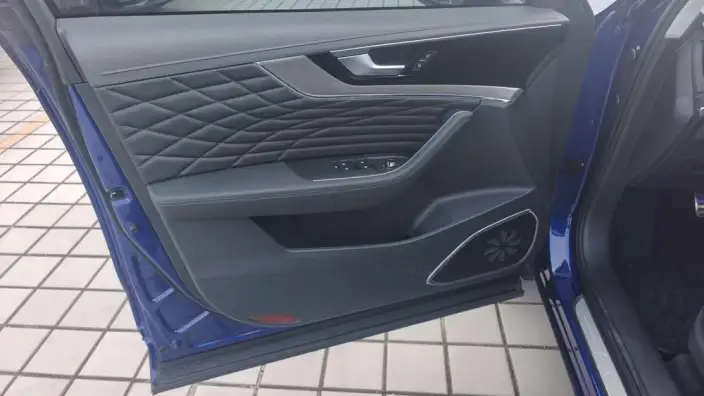 Hongqi HS5 2022 Model 2.0T Smart Flag Enjoy Edition – фото 10