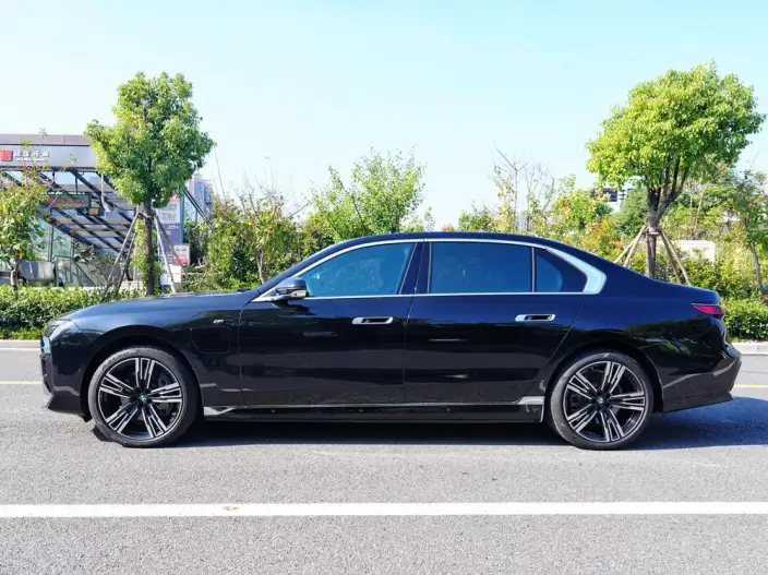 BMW i7 2023 Model eDrive50L Exclusive Model M Sports Set