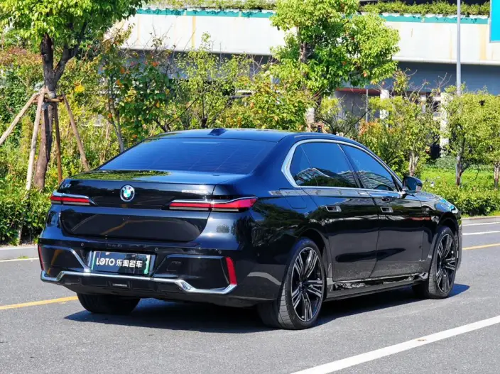 BMW i7 2023 Model eDrive50L Exclusive Model M Sports Set
