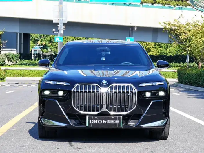 BMW i7 2023 Model eDrive50L Exclusive Model M Sports Set – фото 5