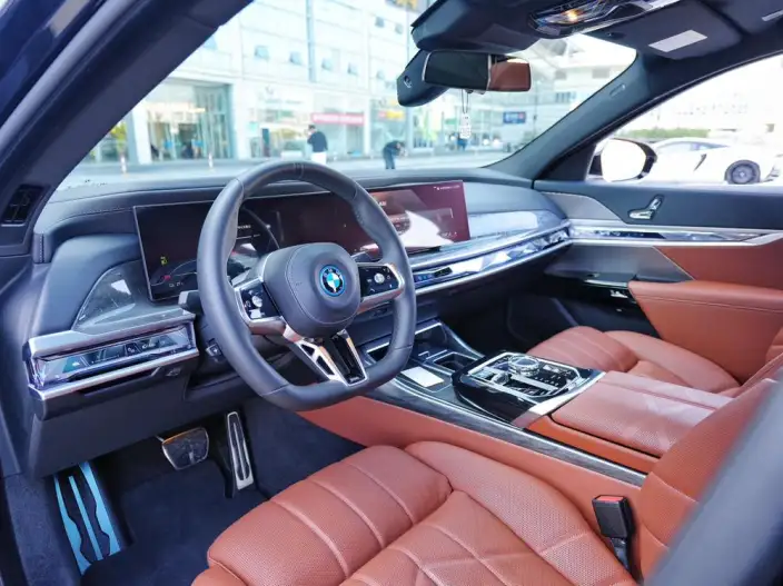 BMW i7 2023 Model eDrive50L Exclusive Model M Sports Set – фото 7
