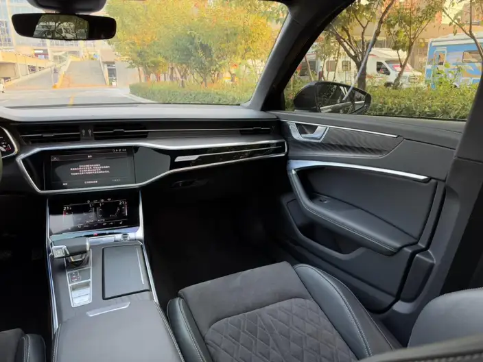 Audi A6L 2024 Model 55 TFSI quattro Exclusive Dynamic Model – фото 6