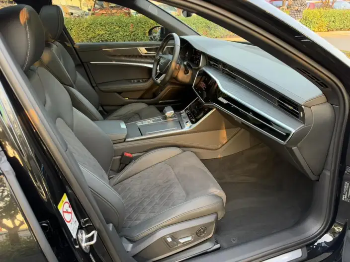 Audi A6L 2024 Model 55 TFSI quattro Exclusive Dynamic Model – фото 8