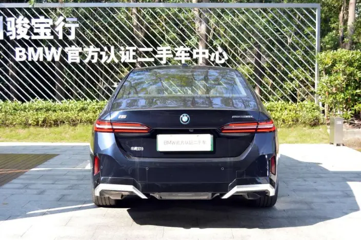 BMW i5 2024 Model eDrive35L Exclusive Model M Sports Set – фото 4