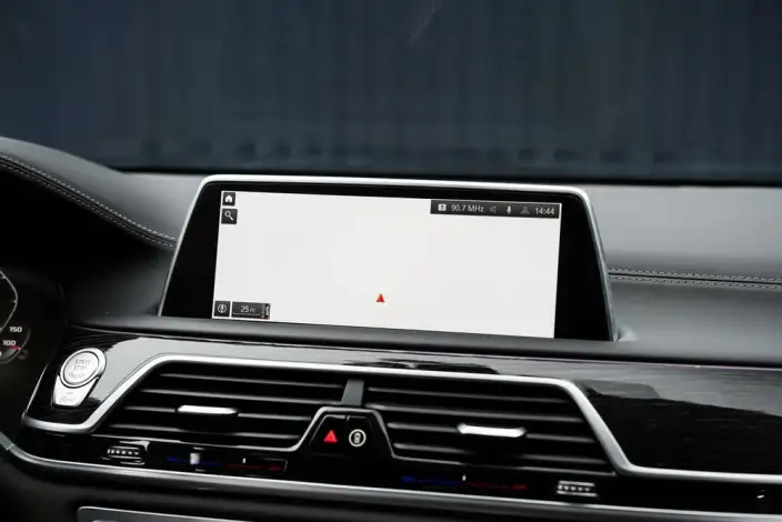 BMW 7 Series 2021 Model 730Li M Sports Set – фото 9