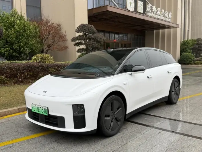 Li Auto i6 2025 Model 2WD Standard Edition – фото 1