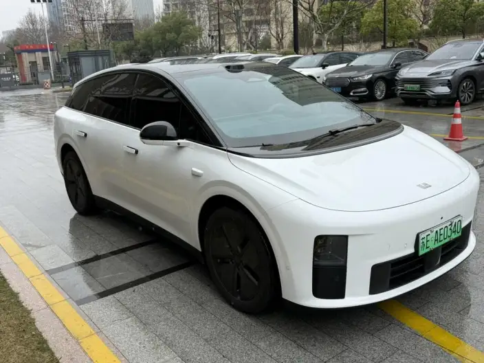 Li Auto i6 2025 Model 2WD Standard Edition – фото 3