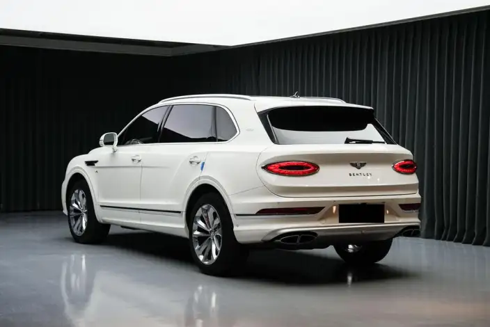 Bentayga 2024 Model 4.0T V8 Long wheelbase Edition – фото 5