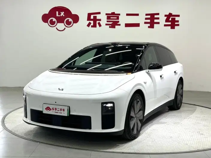 Li Auto i6 2025 Model 4WD Standard Edition – фото 1