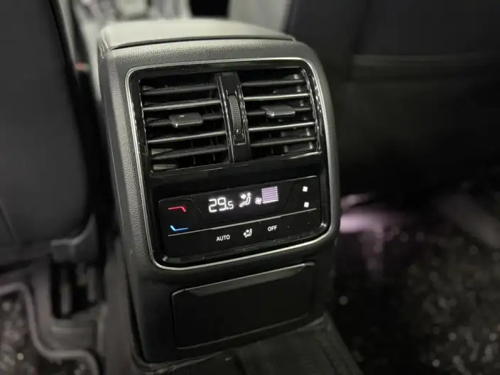 Volkswagen CC 2023 Model 380TSI Eye-catching version – фото 10