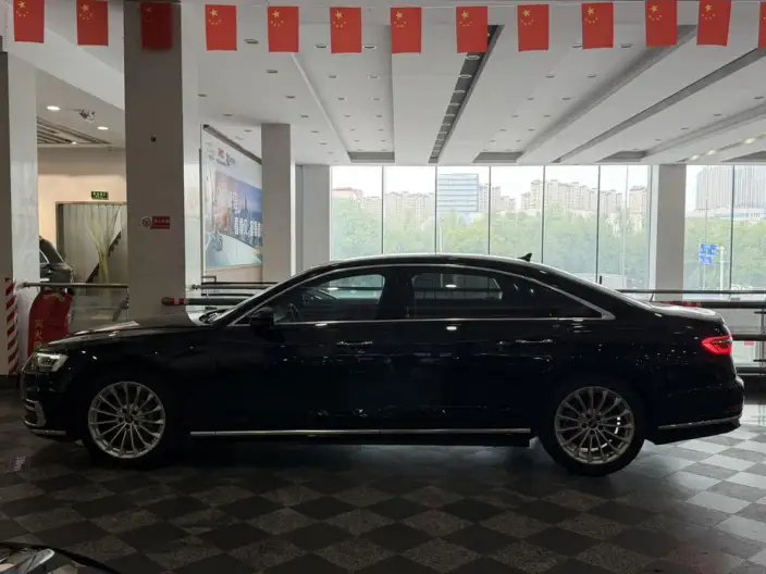 Audi A8 2022 Model A8L 50 TFSI quattro Comfort Model Collector Edition Edition – фото 3