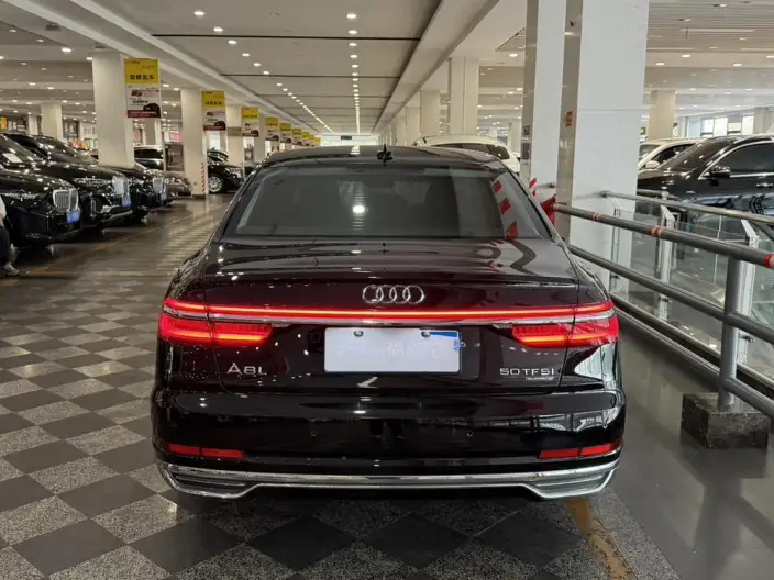 Audi A8 2022 Model A8L 50 TFSI quattro Comfort Model Collector Edition Edition – фото 5