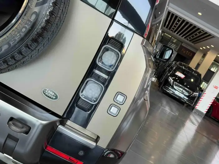Land Rover Defender 2022 Model 110 X P400 – фото 8