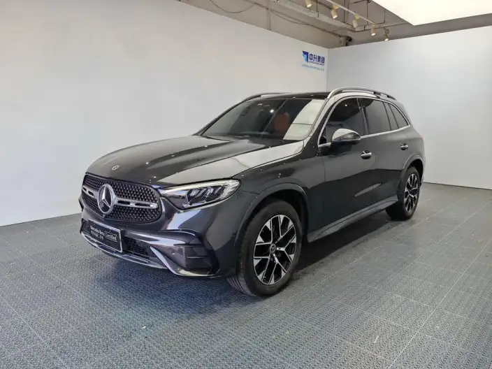 Mercedes-Benz GLC 2023 Model GLC 260 L 4MATIC Luxury Model 5 seat – фото 1