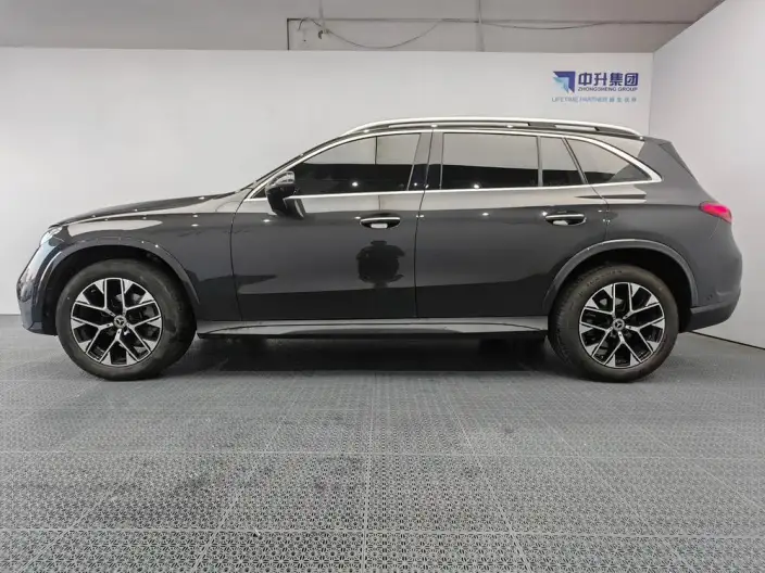Mercedes-Benz GLC 2023 Model GLC 260 L 4MATIC Luxury Model 5 seat – фото 4