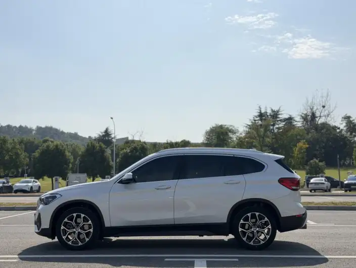BMW X1 2021 Model Facelift sDrive25Li Leading Model – фото 4