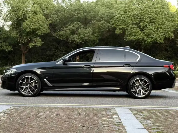 BMW 5 Series 2022 Model Facelift 530Li Exclusive Model M Sports Set – фото 3