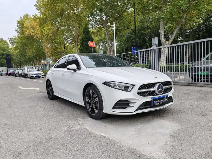 Mercedes-Benz A-class 2022 Model A 200 L Sports sedan Fashion Edition – фото 3