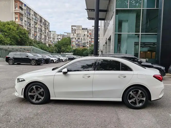 Mercedes-Benz A-class 2022 Model A 200 L Sports sedan Fashion Edition – фото 4