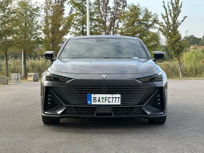 Changan UNI-V 2022 Model 1.5T Noble Model – фото 2