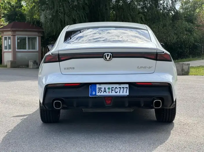 Changan UNI-V 2024 Model 1.5T Exclusive Model – фото 6