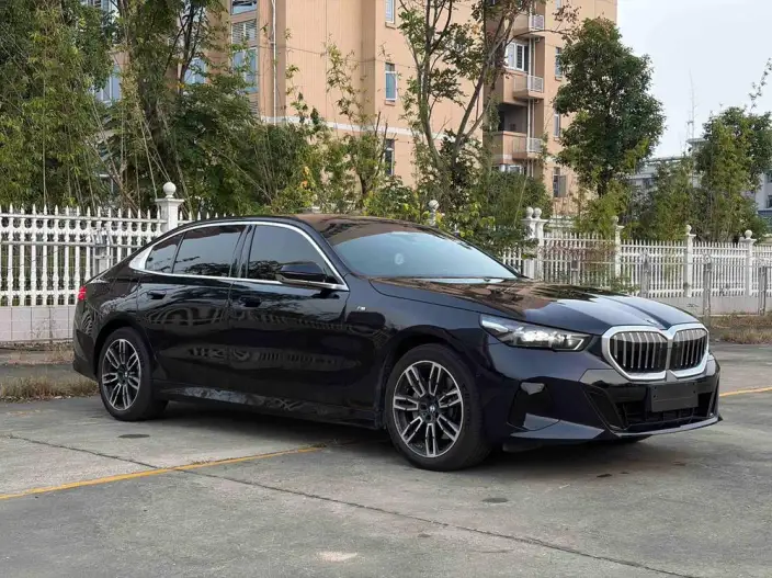 BMW 5 Series 2025 Model 530Li Leading Model M Sports Set – фото 3