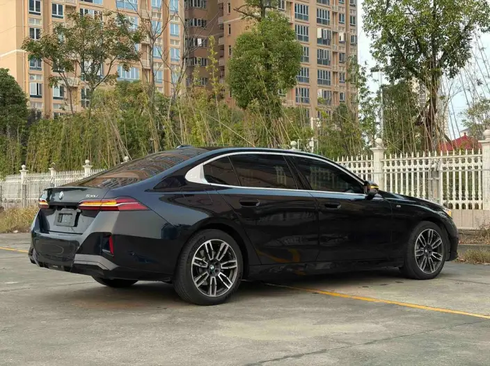 BMW 5 Series 2025 Model 530Li Leading Model M Sports Set – фото 7