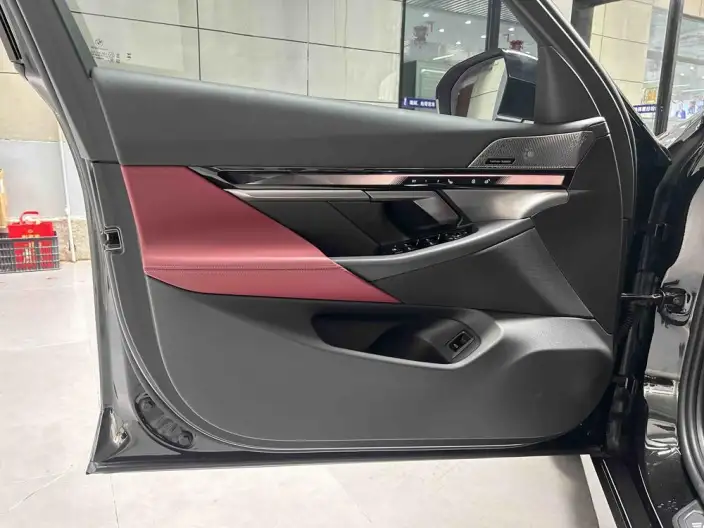 BMW 5 Series 2026 Model 530Li Leading Model M Sports Set – фото 8