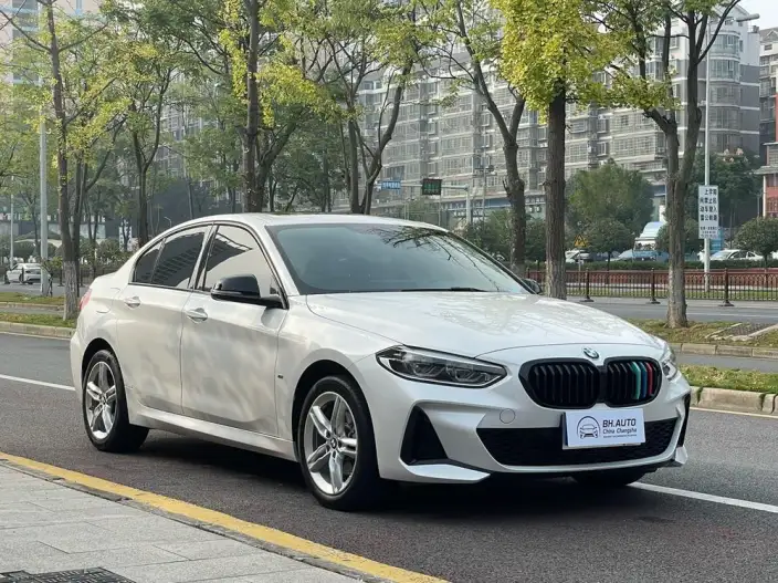 BMW 1 Series 2023 Model 120i M Sports Night Edition – фото 3
