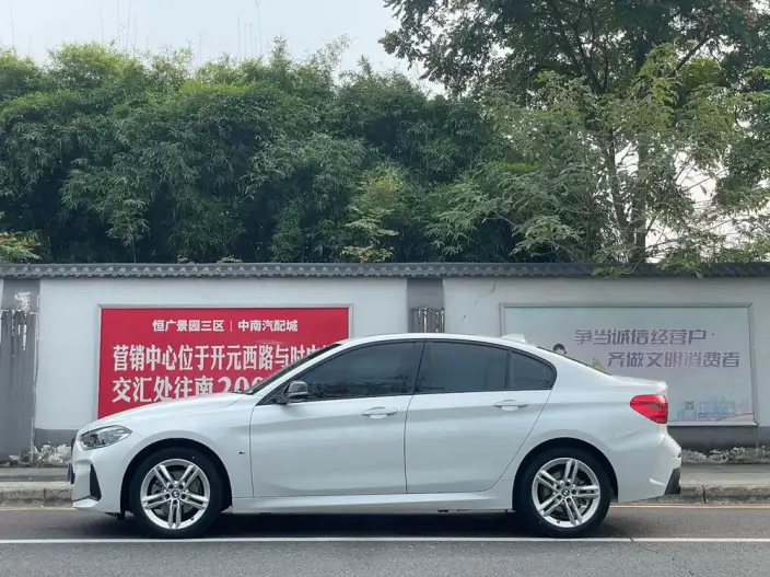 BMW 1 Series 2023 Model 120i M Sports Night Edition – фото 4