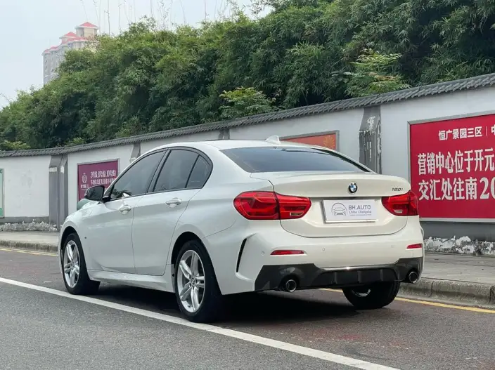 BMW 1 Series 2023 Model 120i M Sports Night Edition – фото 5