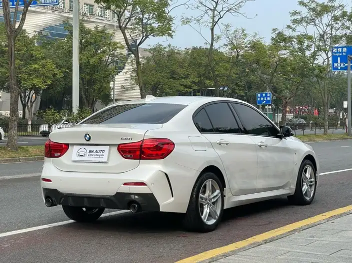 BMW 1 Series 2023 Model 120i M Sports Night Edition – фото 7
