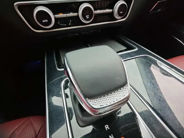 Hongqi HS5 2023 Model 2.0T Flag Xiang Pro Edition – фото 10