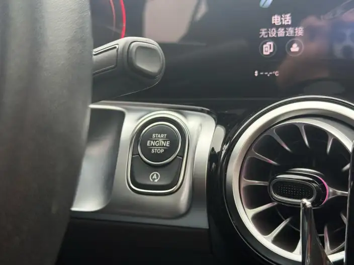 Mercedes-Benz GLB 2023 Model GLB 220 Fashion Model – фото 6