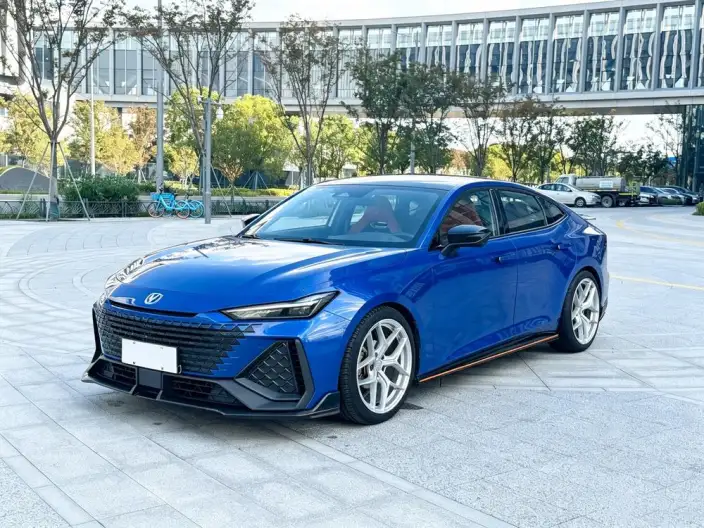 Changan UNI-V 2023 Model 1.5T Exclusive Model – фото 1