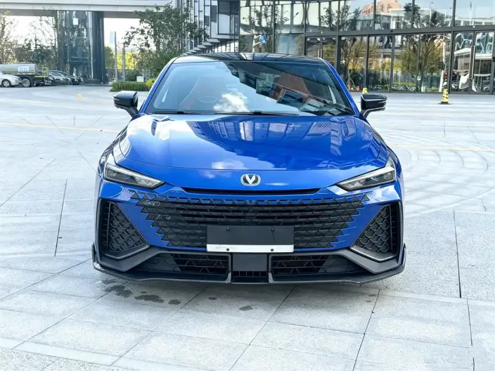 Changan UNI-V 2023 Model 1.5T Exclusive Model – фото 2