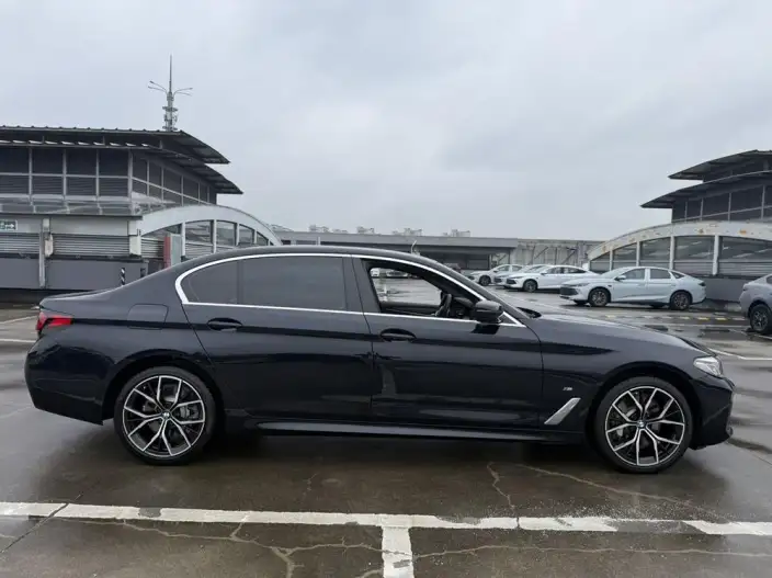 BMW 5 Series 2022 Model Facelift 530Li Exclusive Model M Sports Set – фото 8