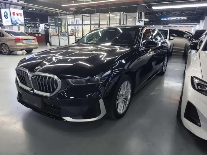 BMW 5 Series 2024 Model 525Li Luxury Set – фото 1