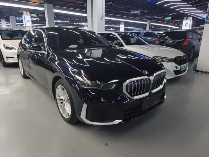 BMW 5 Series 2024 Model 525Li Luxury Set – фото 3