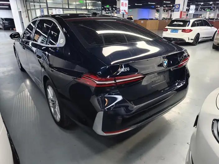BMW 5 Series 2024 Model 525Li Luxury Set – фото 4