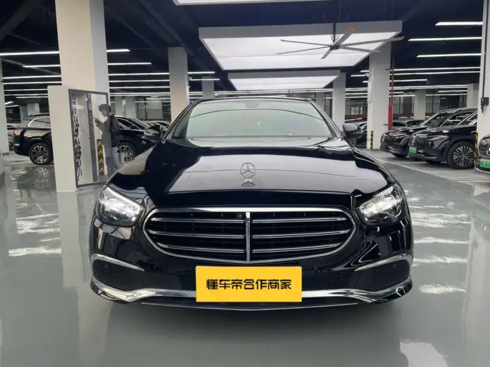 Mercedes-Benz E-Class PHEV 2023 Model E 350 e L sedan – фото 2