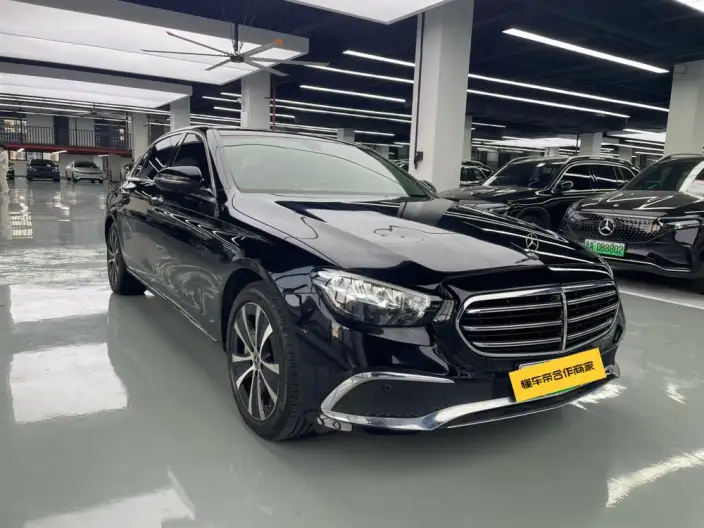 Mercedes-Benz E-Class PHEV 2023 Model E 350 e L sedan – фото 3