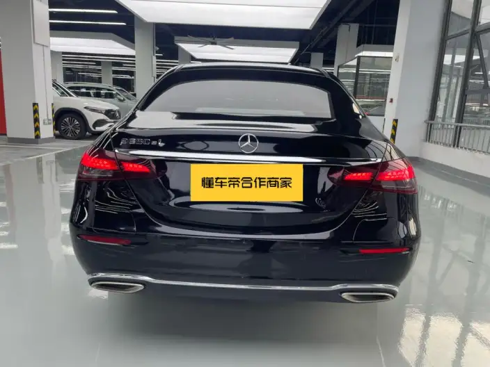Mercedes-Benz E-Class PHEV 2023 Model E 350 e L sedan – фото 5