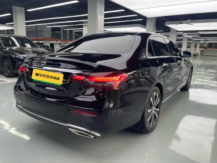 Mercedes-Benz E-Class PHEV 2023 Model E 350 e L sedan – фото 6