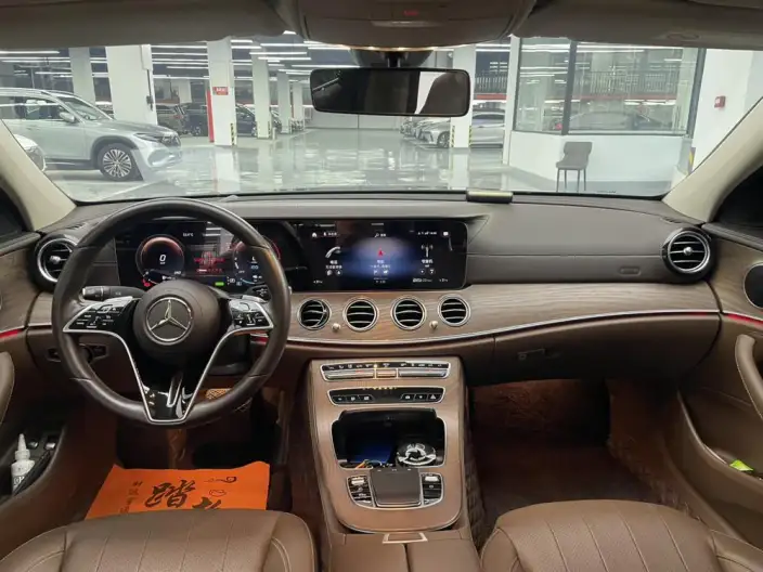 Mercedes-Benz E-Class PHEV 2023 Model E 350 e L sedan – фото 7