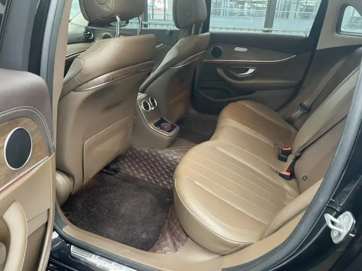 Mercedes-Benz E-Class PHEV 2023 Model E 350 e L sedan – фото 10