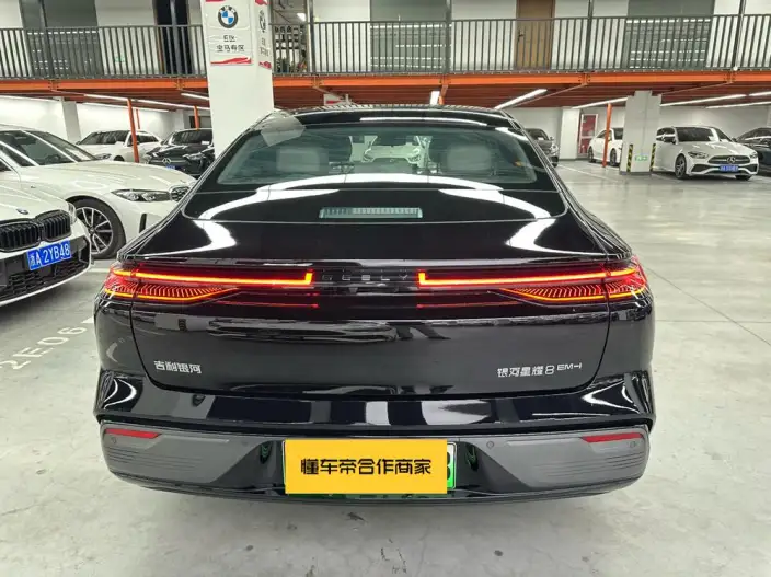 Geely Galaxy E8 PHEV 2025 Model 130km EM-i Premium Edition