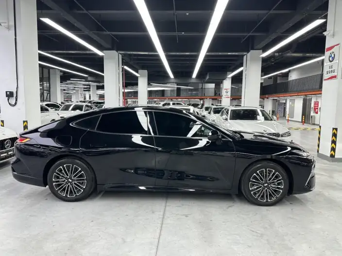 Geely Galaxy E8 PHEV 2025 Model 130km EM-i Premium Edition – фото 5